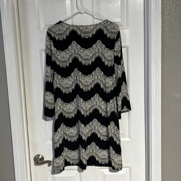 Long sleeve dress with jewels at front opening. From a smoke free home. - Picture 4 of 4